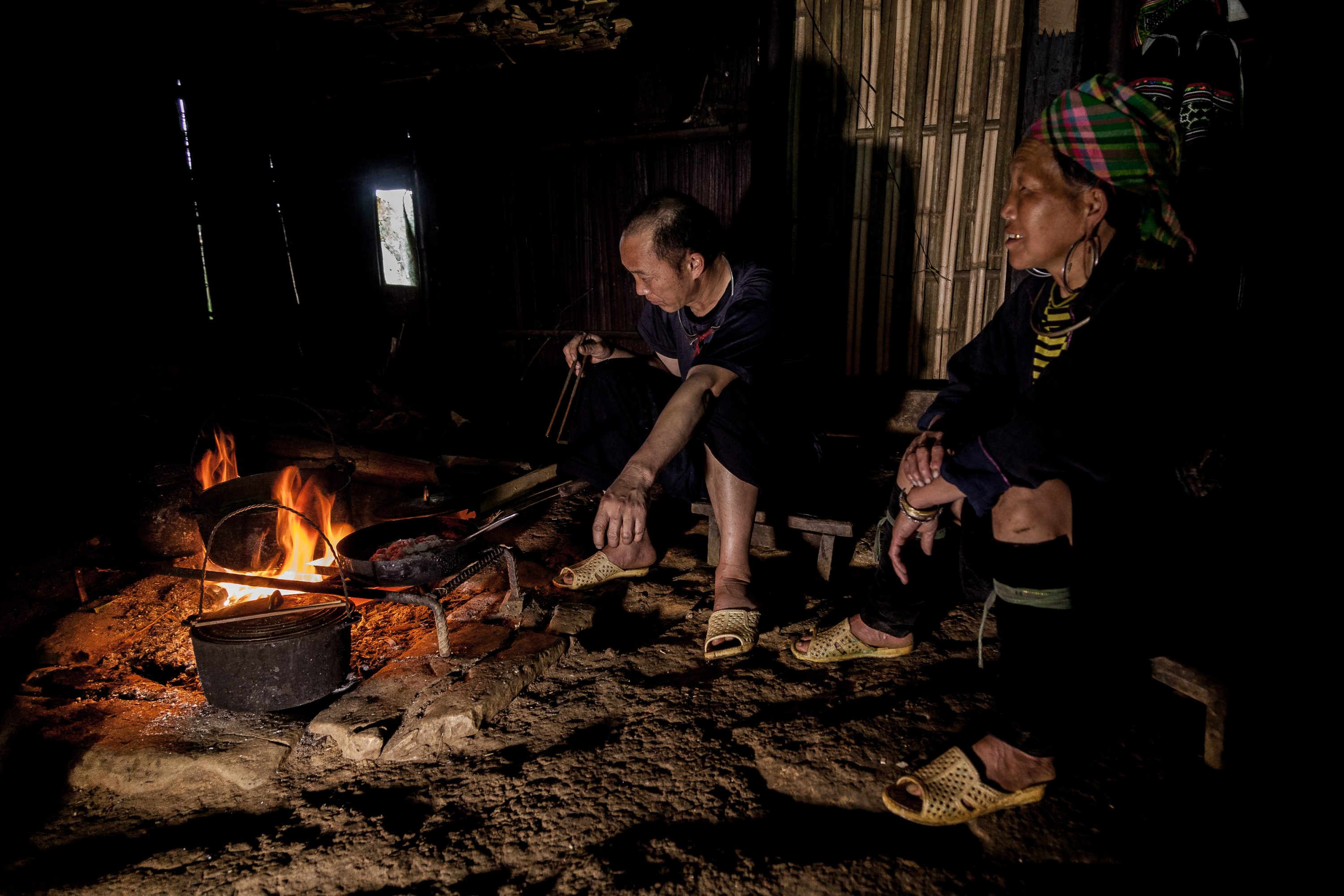AGRICULTURE AND FOOD PORTFOLIO A Hmong couple cook inside their home in Vietnam