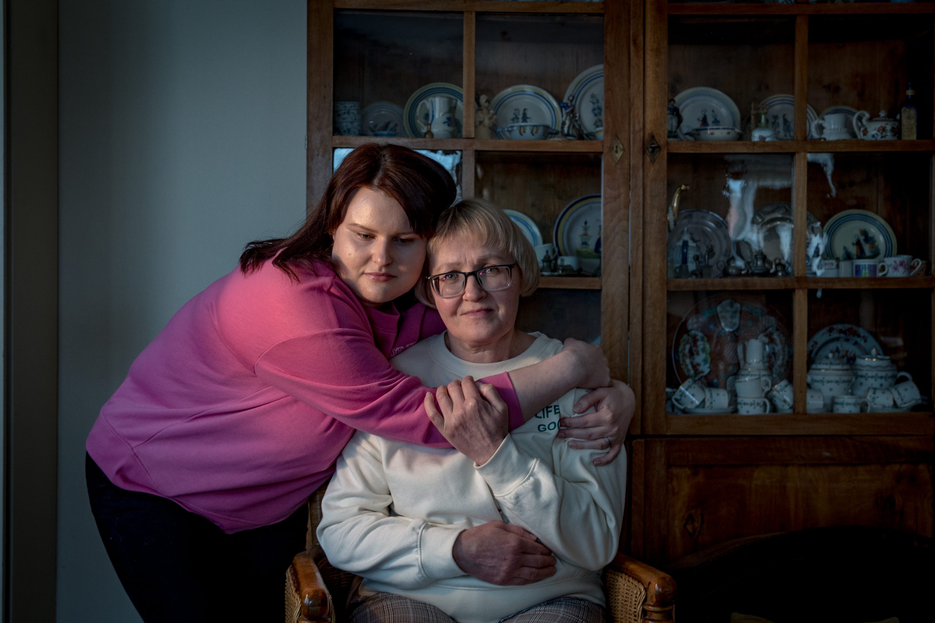 A Ukrainian daughter hugs her mother in Brussels