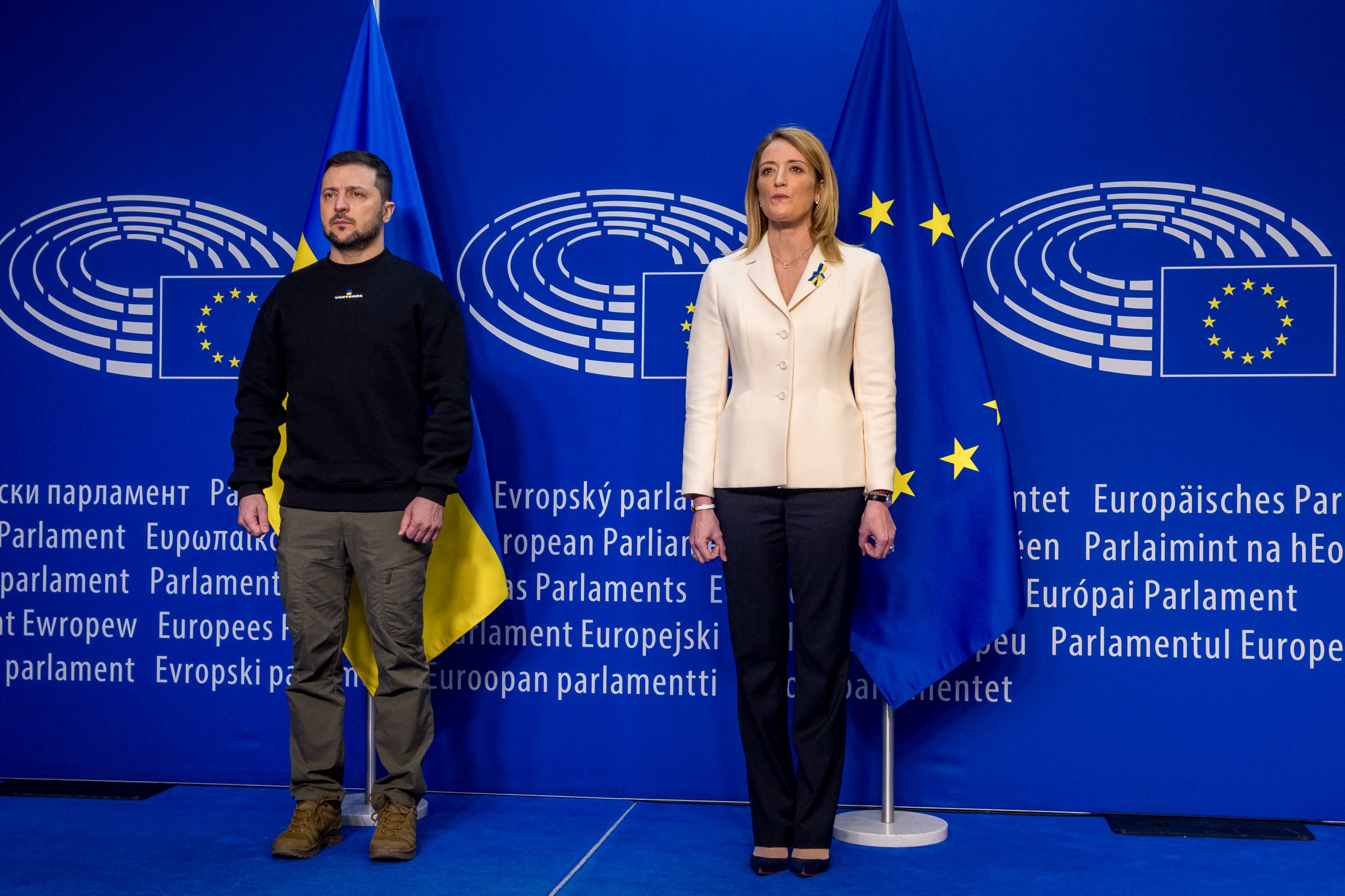 Ukrainian President Volodymyr Zelensky and European Parliament President Roberta Metsola pose for a press photo in Brussels